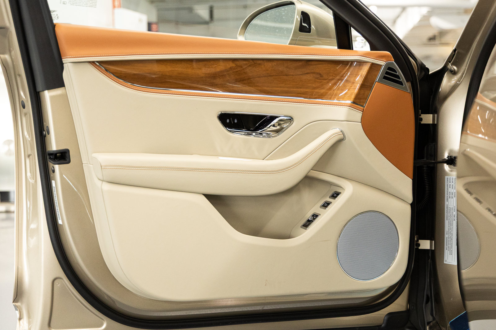 Certified 2026 Bentley Flying Spur V8 AWD/4WD image 25