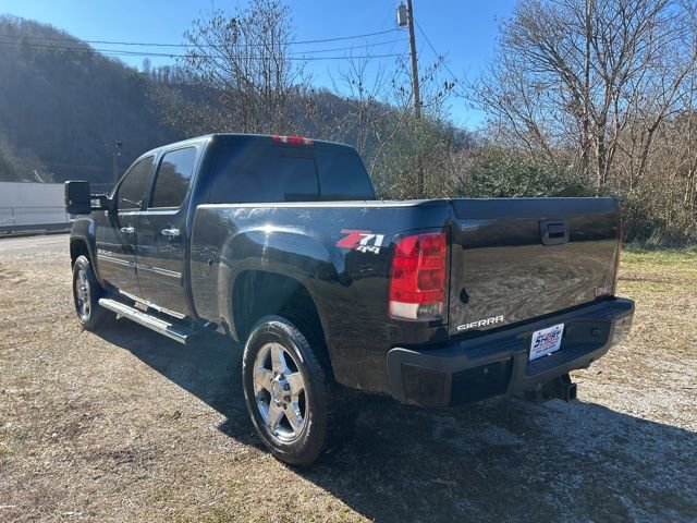 Used 2011 GMC Sierra 2500 Denali w/ Suspension Package, Off-Road AWD/4WD image 5