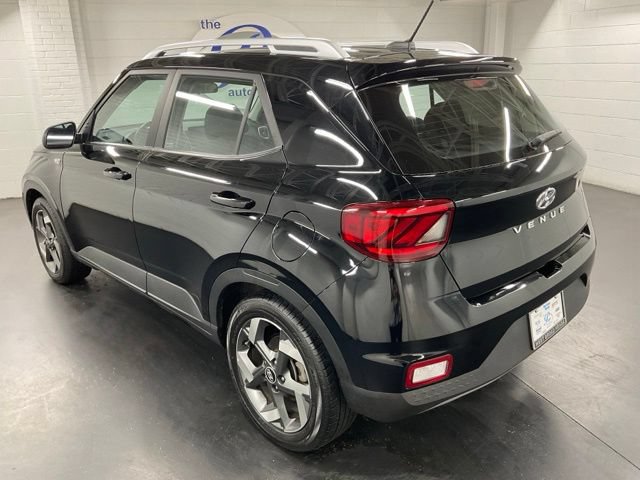 Used 2025 Hyundai Venue SEL FWD image 5