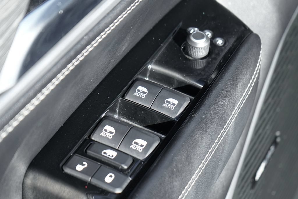 Used 2022 Jeep Wagoneer Series III w/ Rear Seat Video Group 1 AWD/4WD image 18