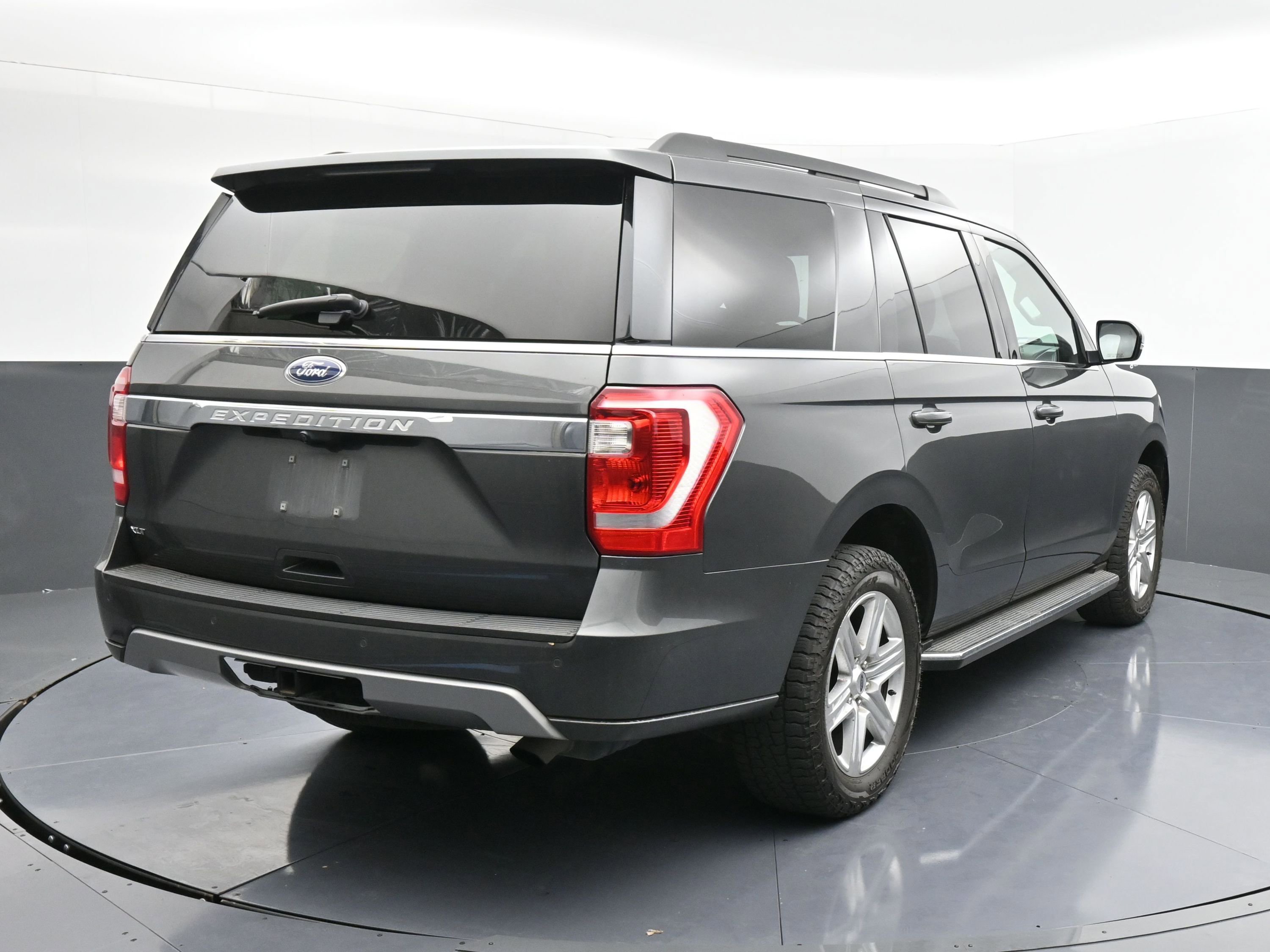 Used 2019 Ford Expedition XLT w/ Equipment Group 202A image 8