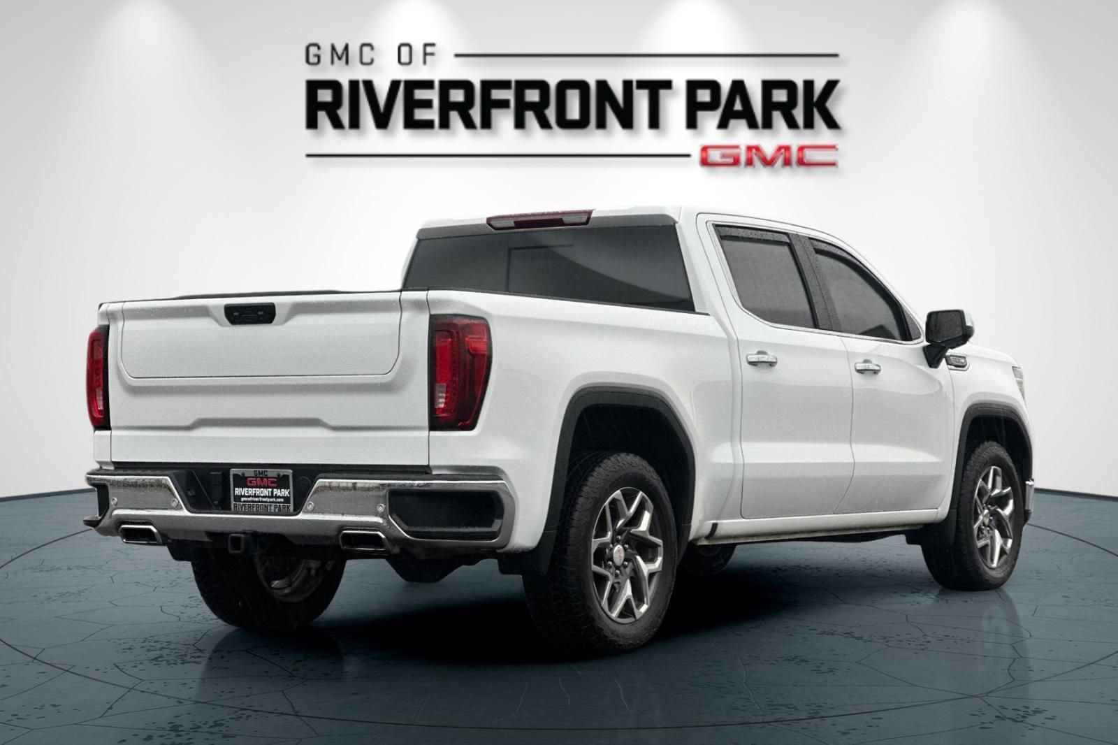 Used 2024 GMC Sierra 1500 SLT w/ SLT Premium Plus Package AWD/4WD image 3