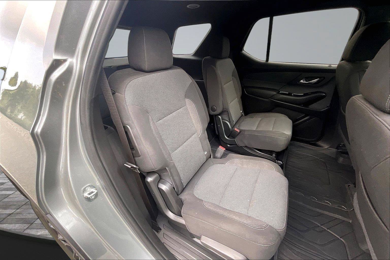 Used 2023 Chevrolet Traverse LT FWD image 26