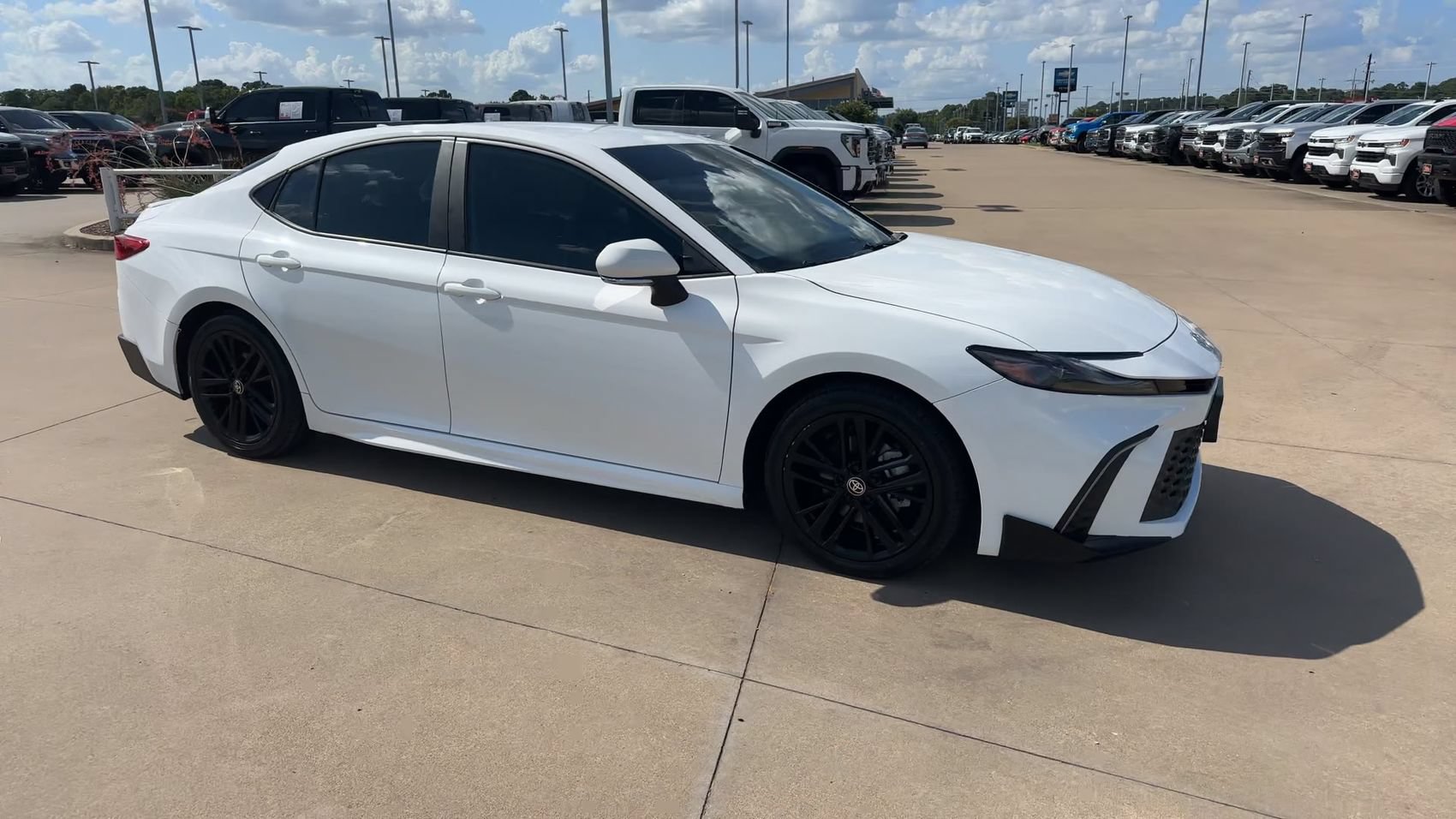 Used 2025 Toyota Camry SE FWD image 2