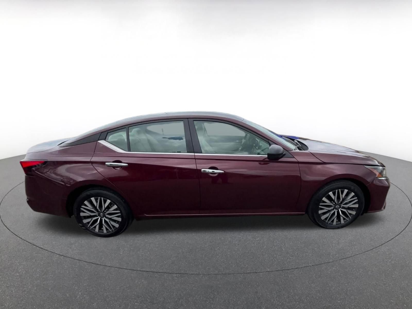 Used 2025 Nissan Altima 2.5 SV image 17