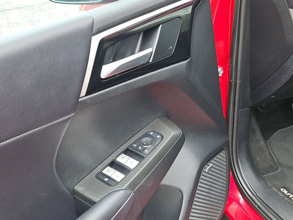 Used 2025 Mitsubishi Outlander SE AWD/4WD image 15