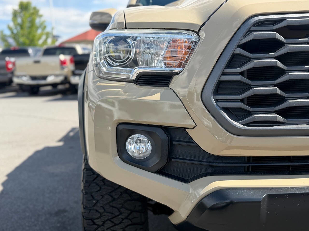 Used 2020 Toyota Tacoma TRD Off-Road w/ Technology Package AWD/4WD image 23