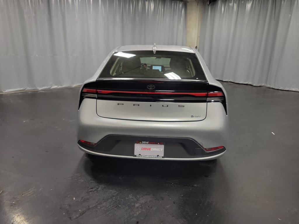 Used 2024 Toyota Prius LE image 7