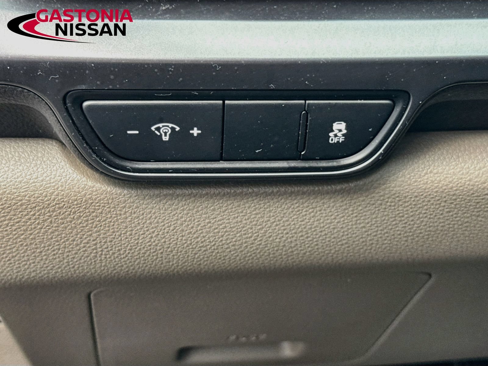 Used 2025 Kia Carnival FWD image 13