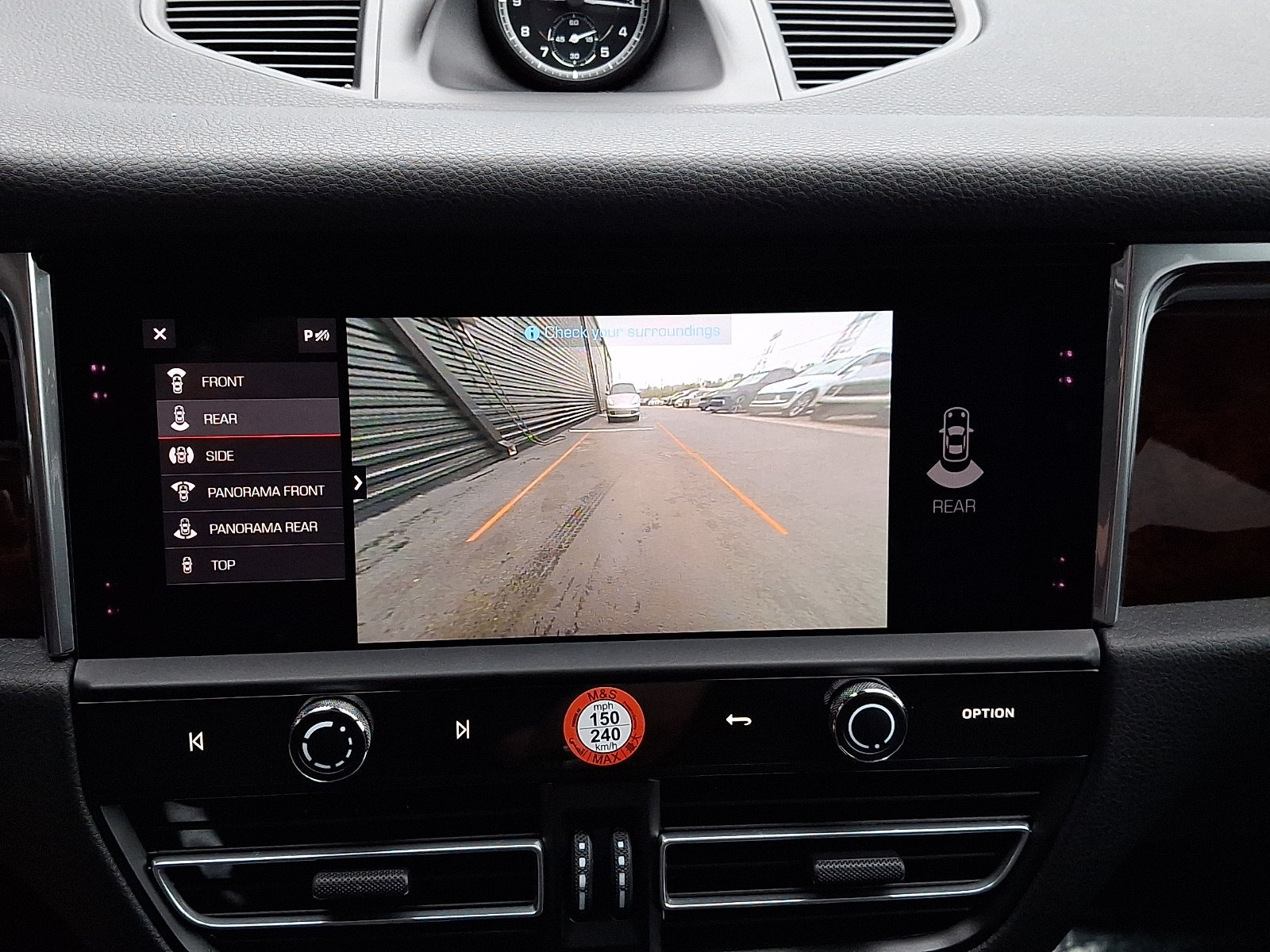 Certified 2025 Porsche Macan AWD/4WD image 22