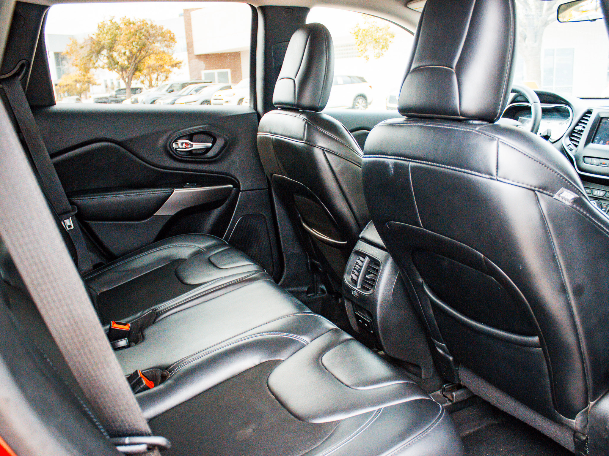 Used 2019 Jeep Cherokee Latitude Plus FWD image 23