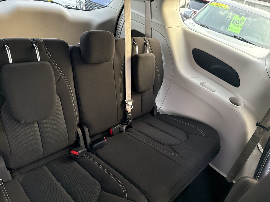 Used 2023 Chrysler Voyager LX FWD image 14