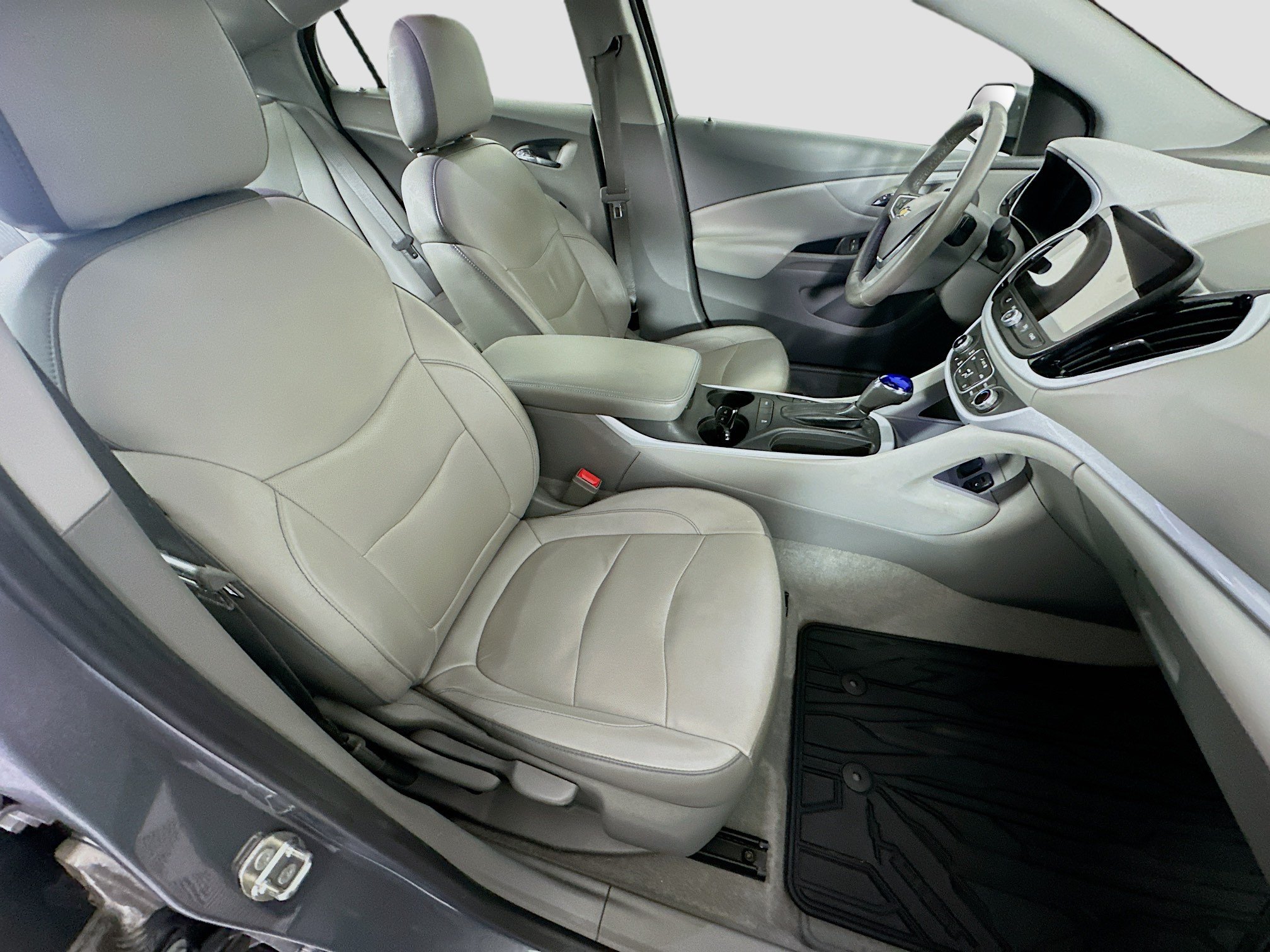 Used 2018 Chevrolet Volt LT w/ Comfort Package FWD image 28