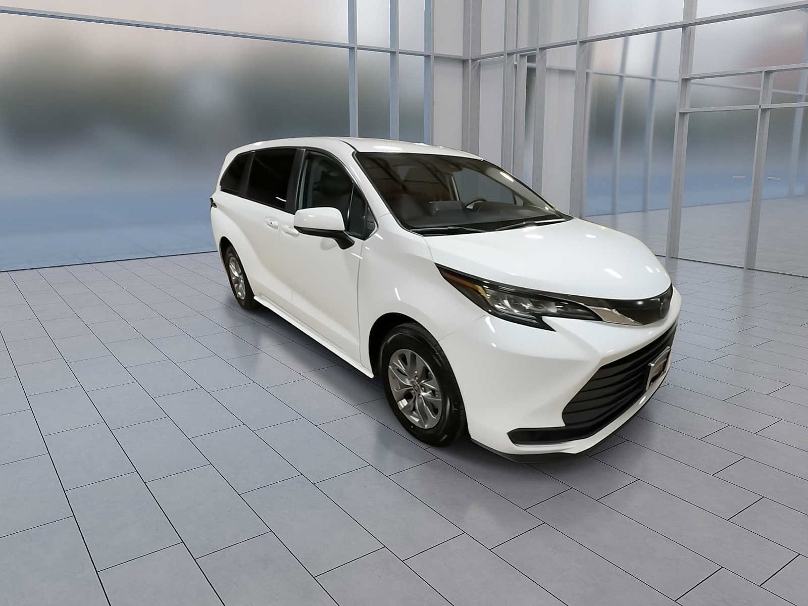 Certified 2022 Toyota Sienna LE FWD image 2