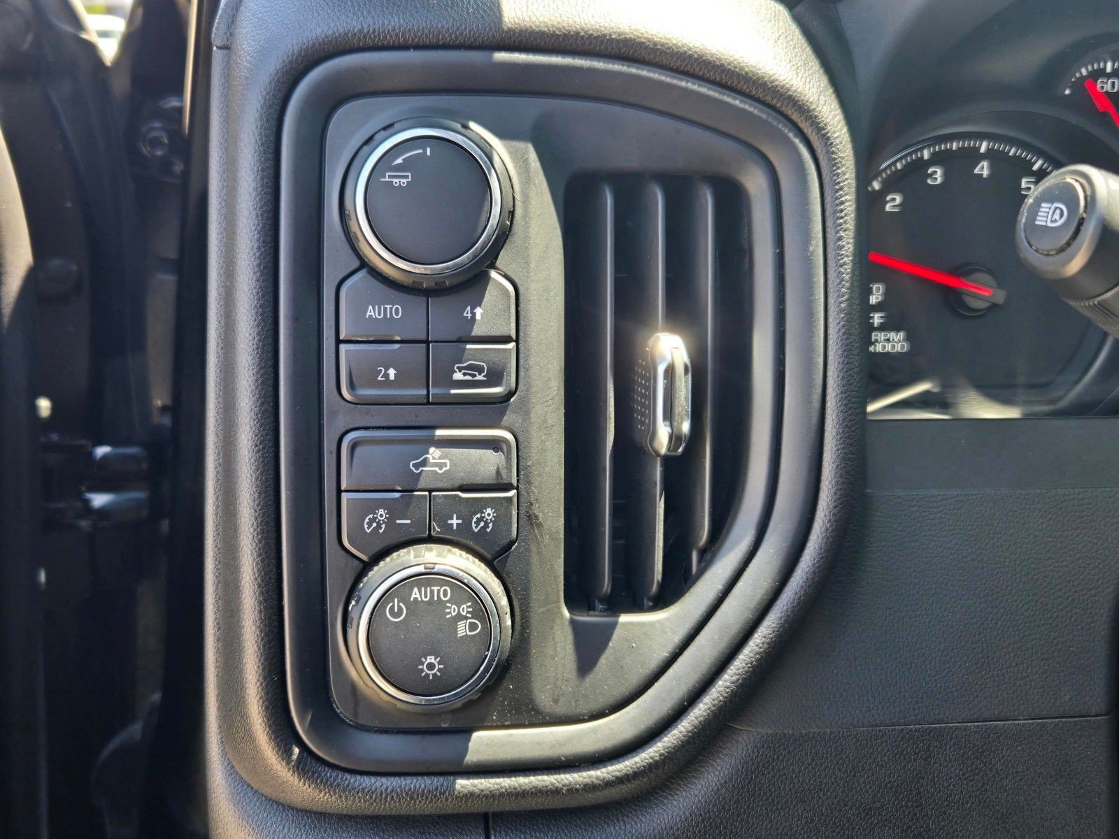 Used 2024 Chevrolet Silverado 1500 Custom AWD/4WD image 17