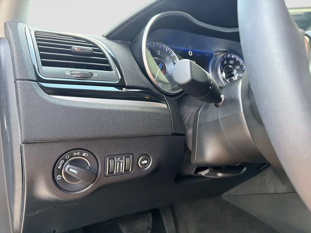 Used 2023 Chrysler 300 Touring w/ Sport Appearance Package RWD image 29