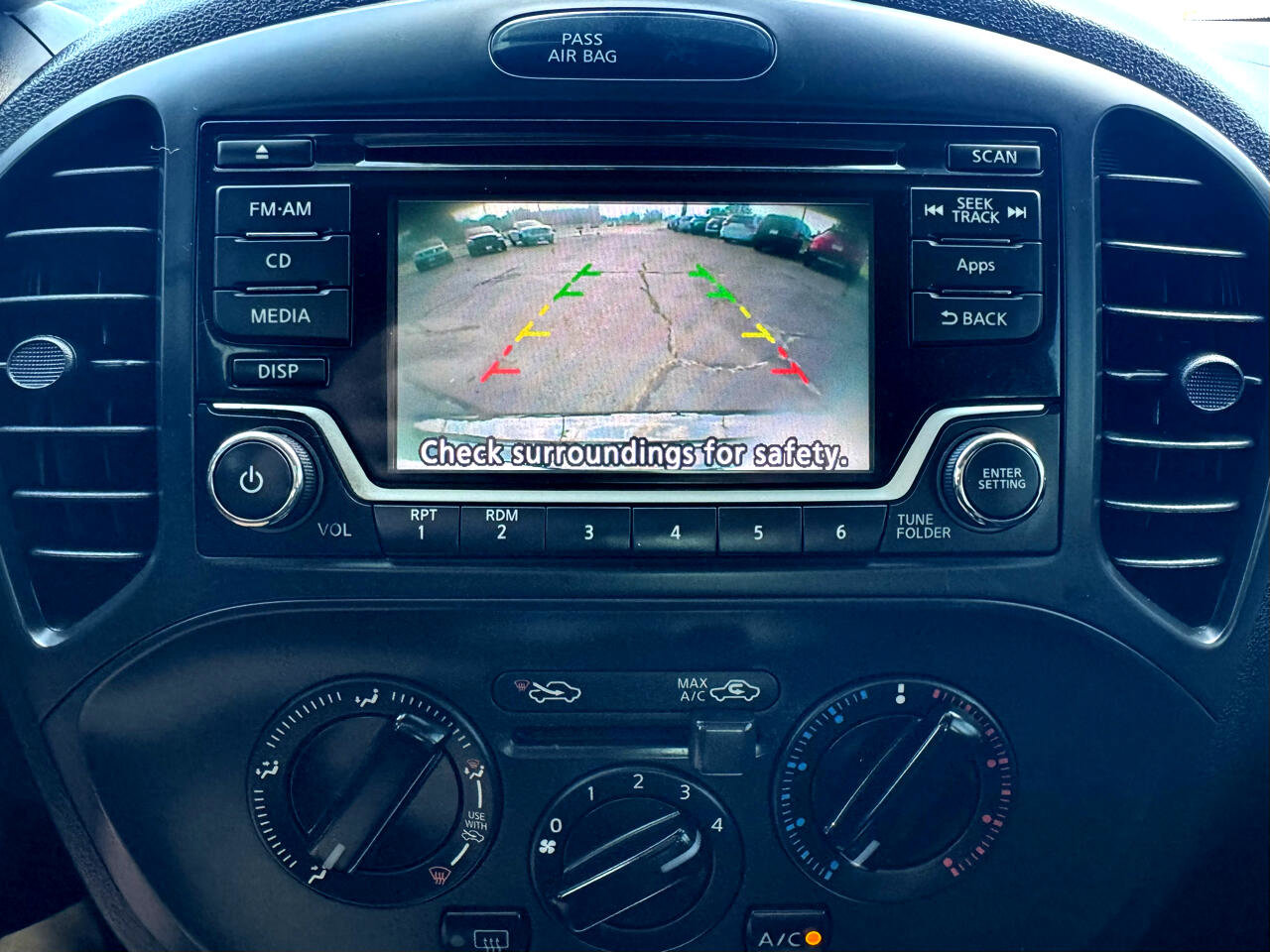 Used 2015 Nissan Juke S image 25