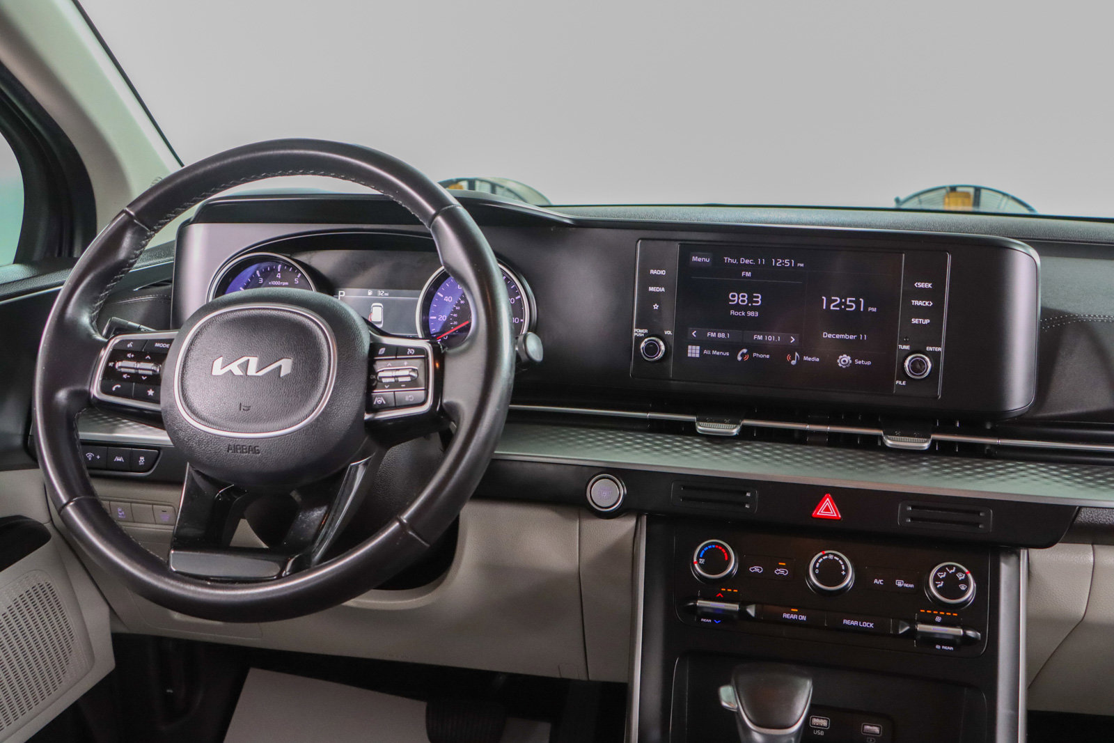 Used 2024 Kia Carnival LX image 17