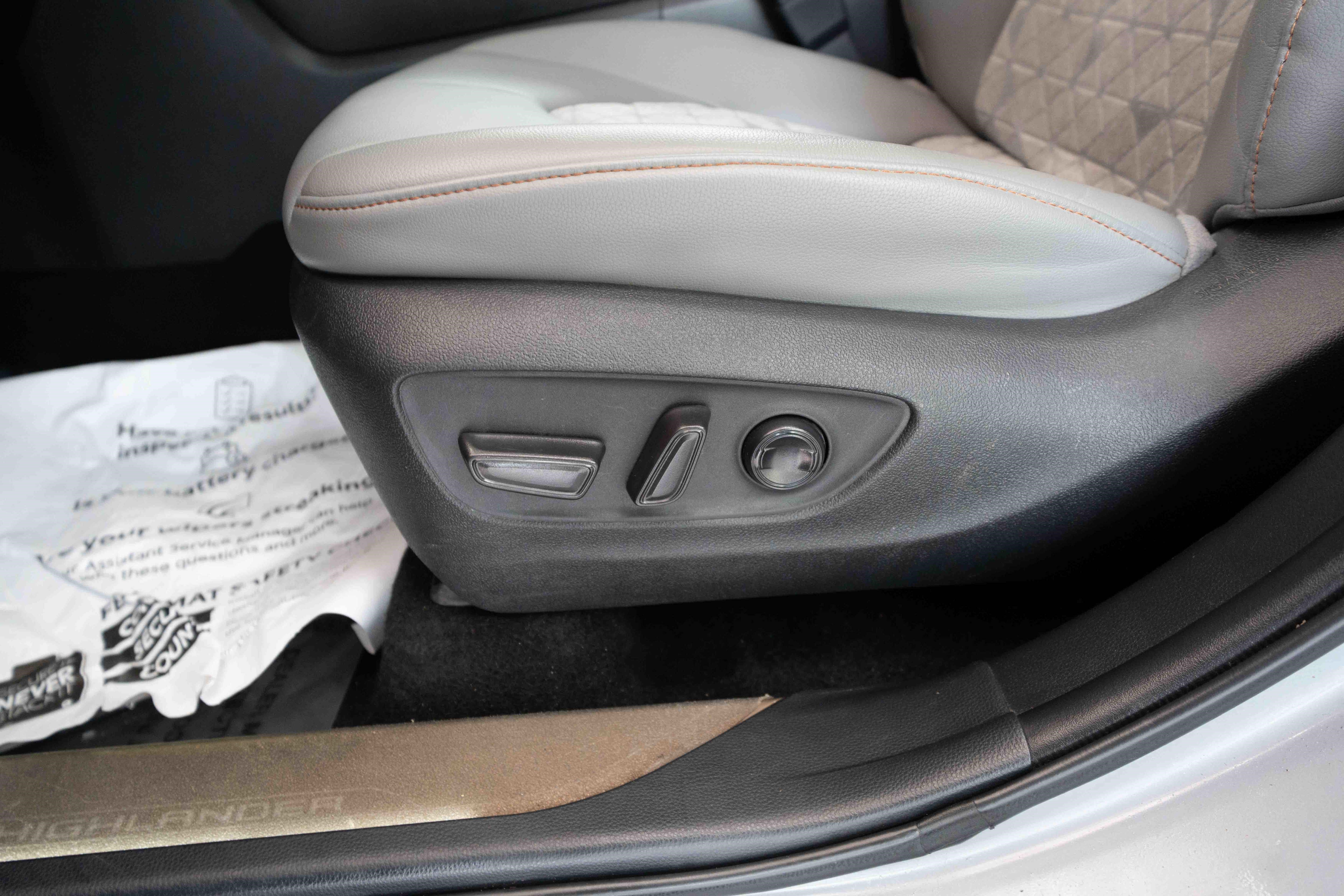 Used 2022 Toyota Highlander Bronze Edition AWD/4WD image 12