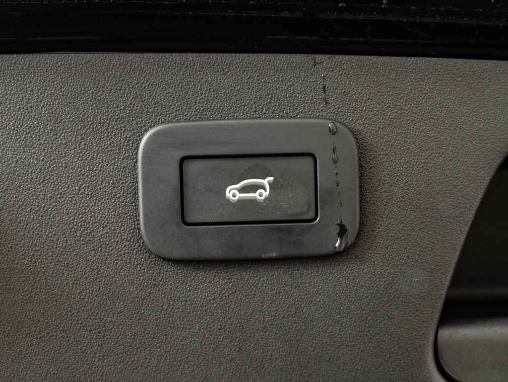 Certified 2024 Jaguar E-PACE R-Dynamic SE AWD/4WD image 19