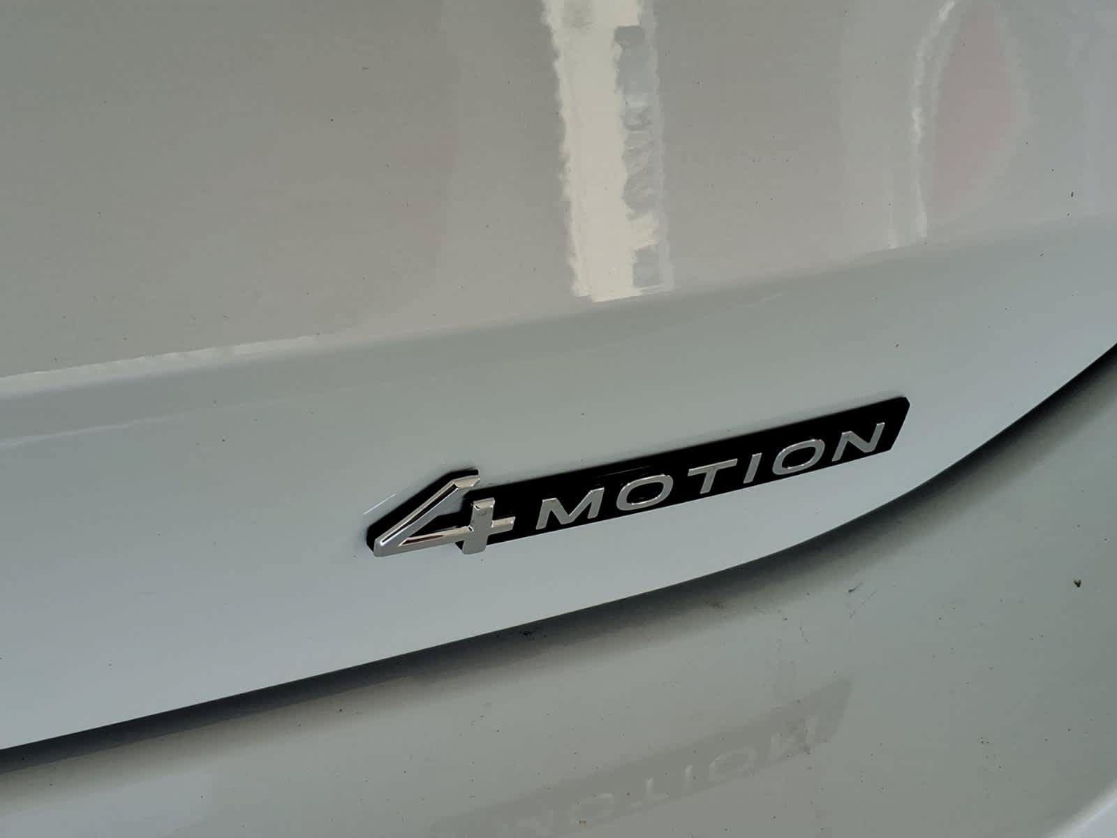 Certified 2026 Volkswagen Tiguan SE R-Line AWD/4WD image 18