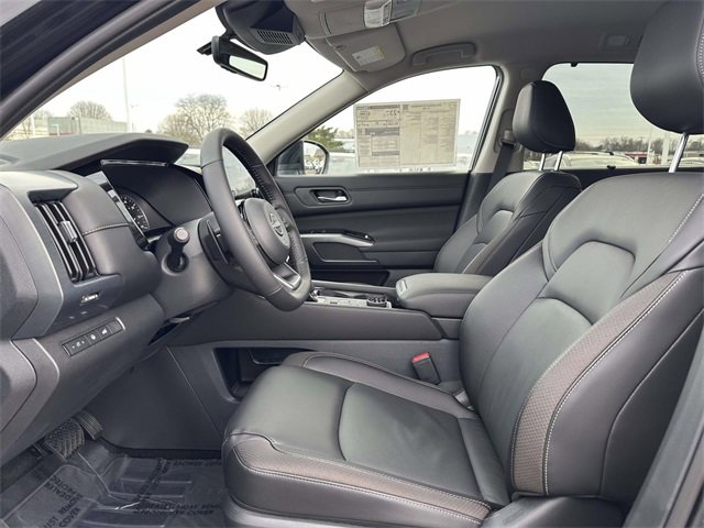New 2025 Nissan Pathfinder SL image 16