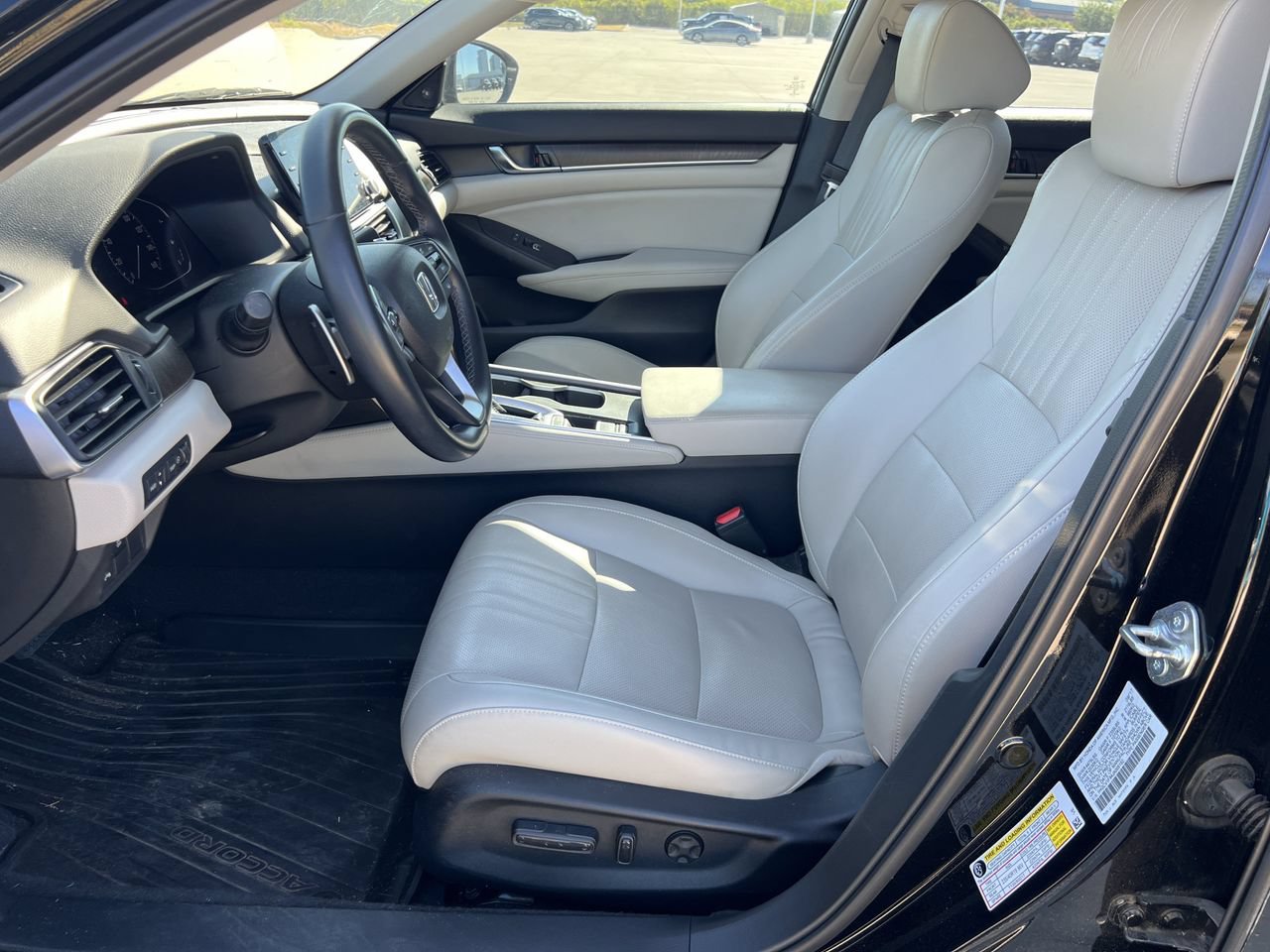 Used 2018 Honda Accord Touring image 5
