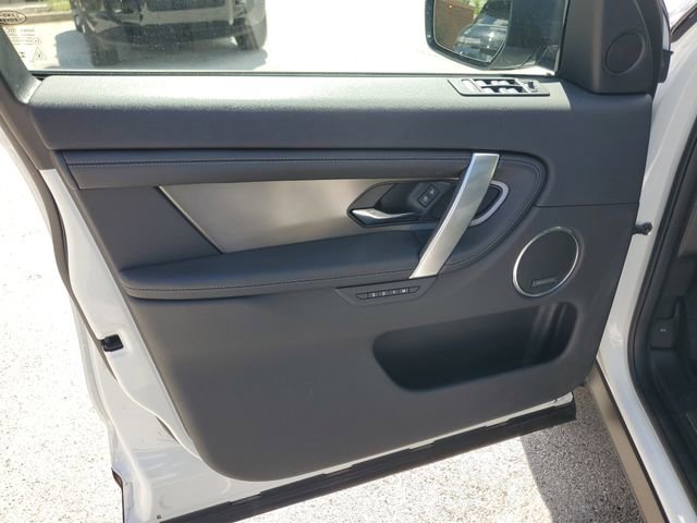 Certified 2025 Land Rover Discovery Sport Dynamic SE image 23