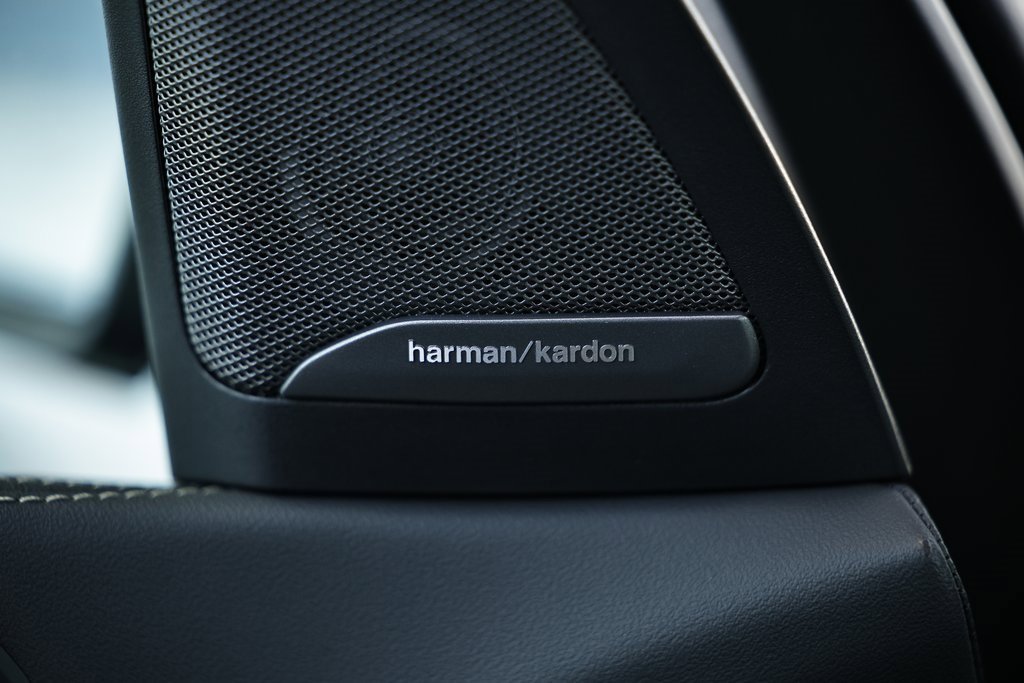 New 2026 BMW X5 xDrive50e w/ Climate Comfort Package image 16