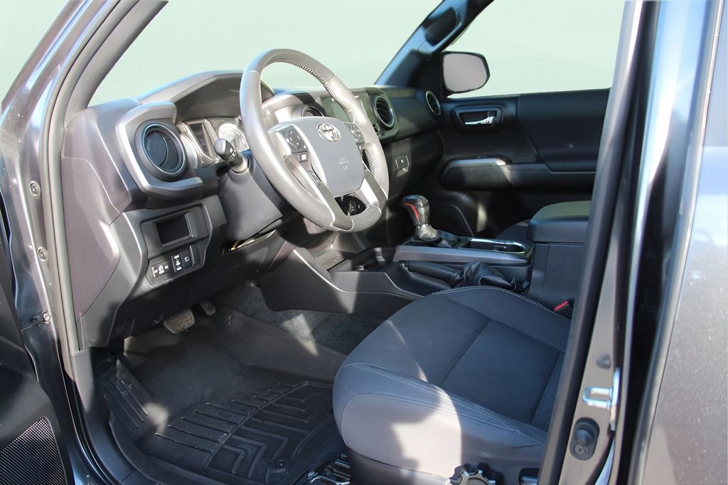 Used 2019 Toyota Tacoma TRD Sport image 13