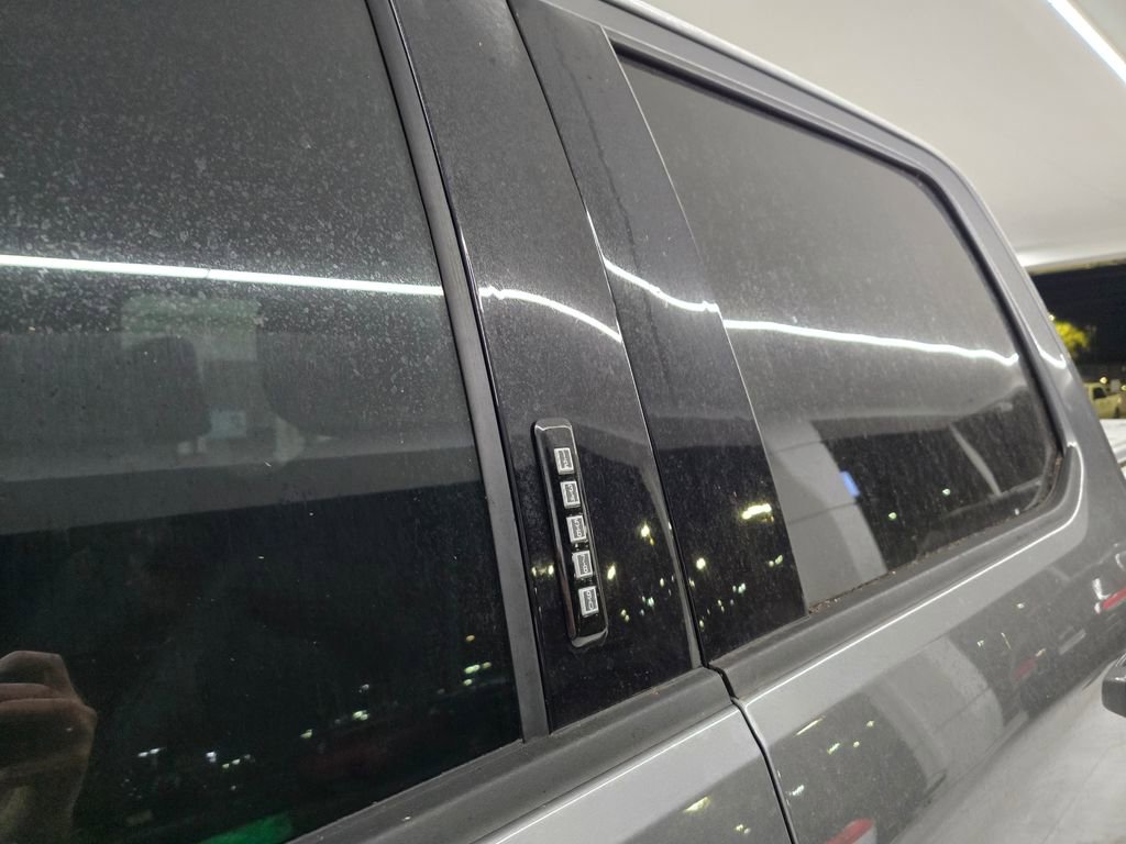 Used 2024 Ford F250 Lariat w/ Black Appearance Package image 15