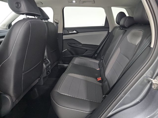 Used 2023 Volkswagen Taos SE w/ Panoramic Sunroof Package FWD image 11