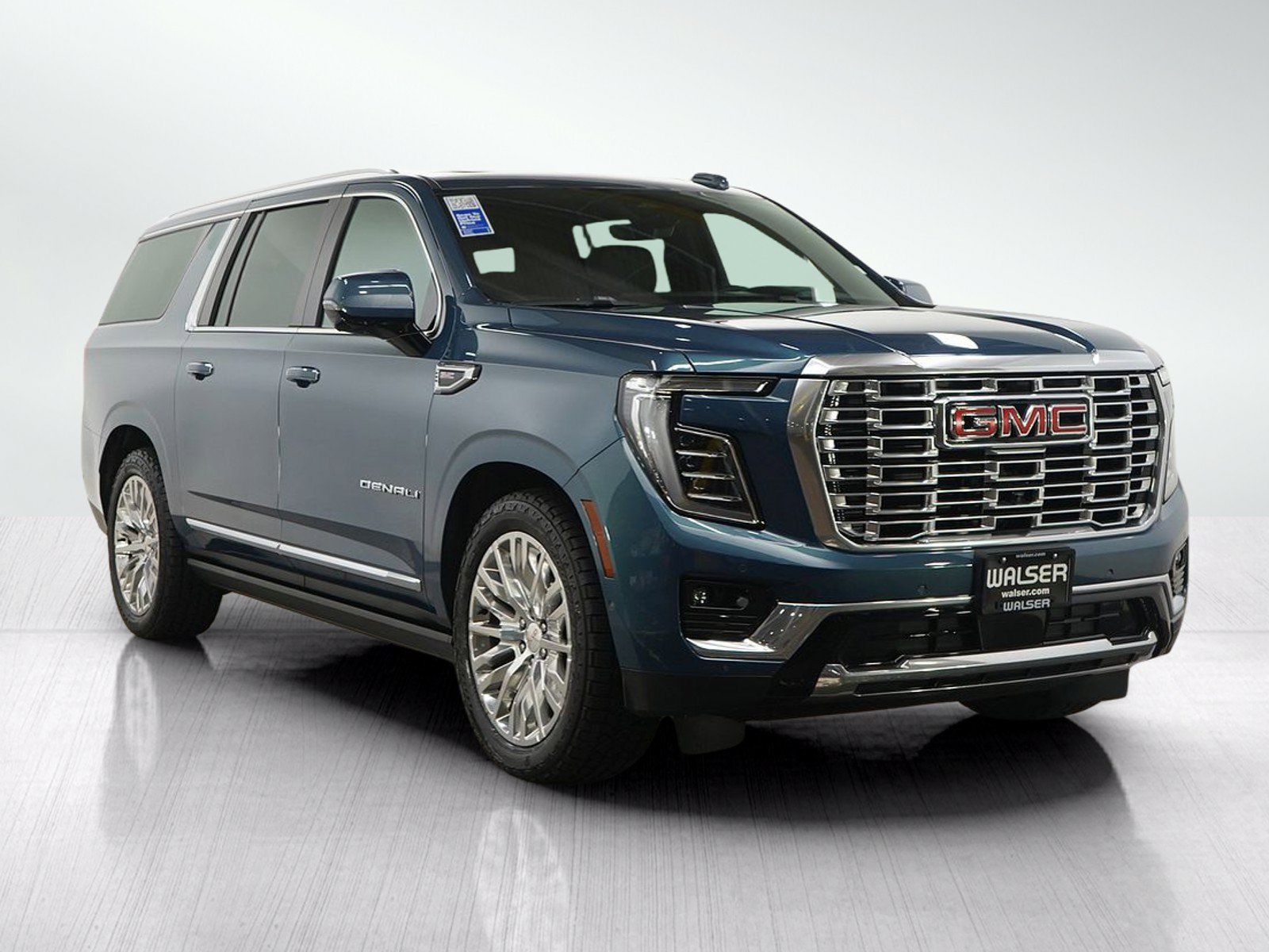 Used 2025 GMC Yukon XL Denali w/ Denali Reserve Package AWD/4WD image 7