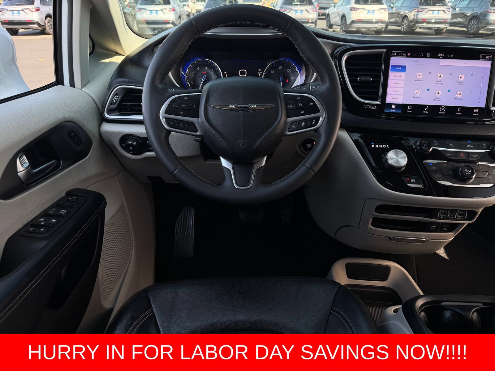 Used 2022 Chrysler Pacifica Touring-L FWD image 16