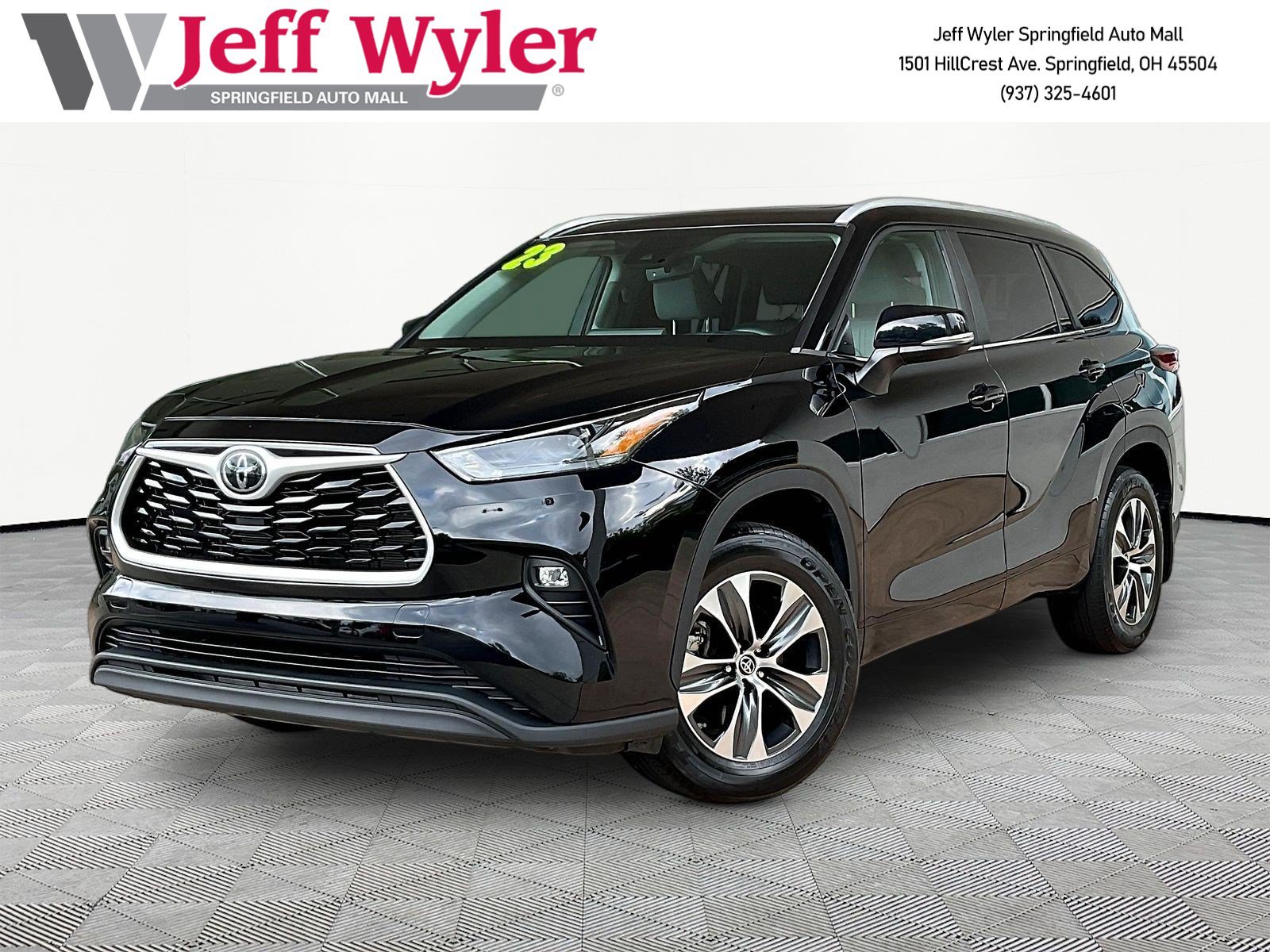 Used 2023 Toyota Highlander XLE AWD/4WD image 1