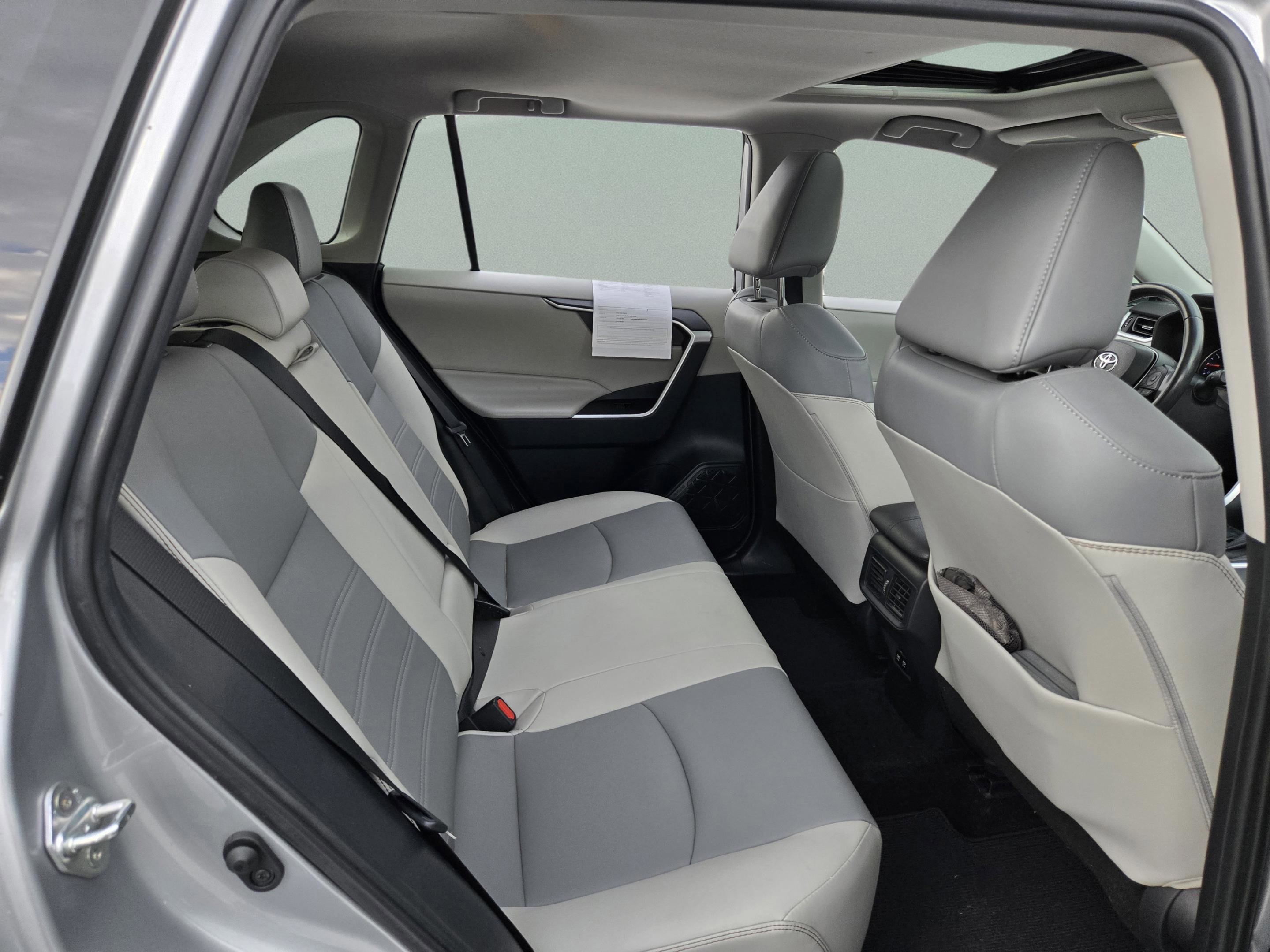 Used 2019 Toyota RAV4 XLE Premium FWD image 16