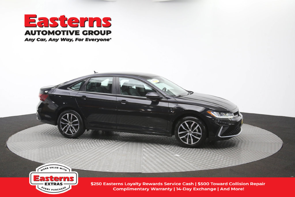 Used 2025 Volkswagen Jetta SE FWD image 47