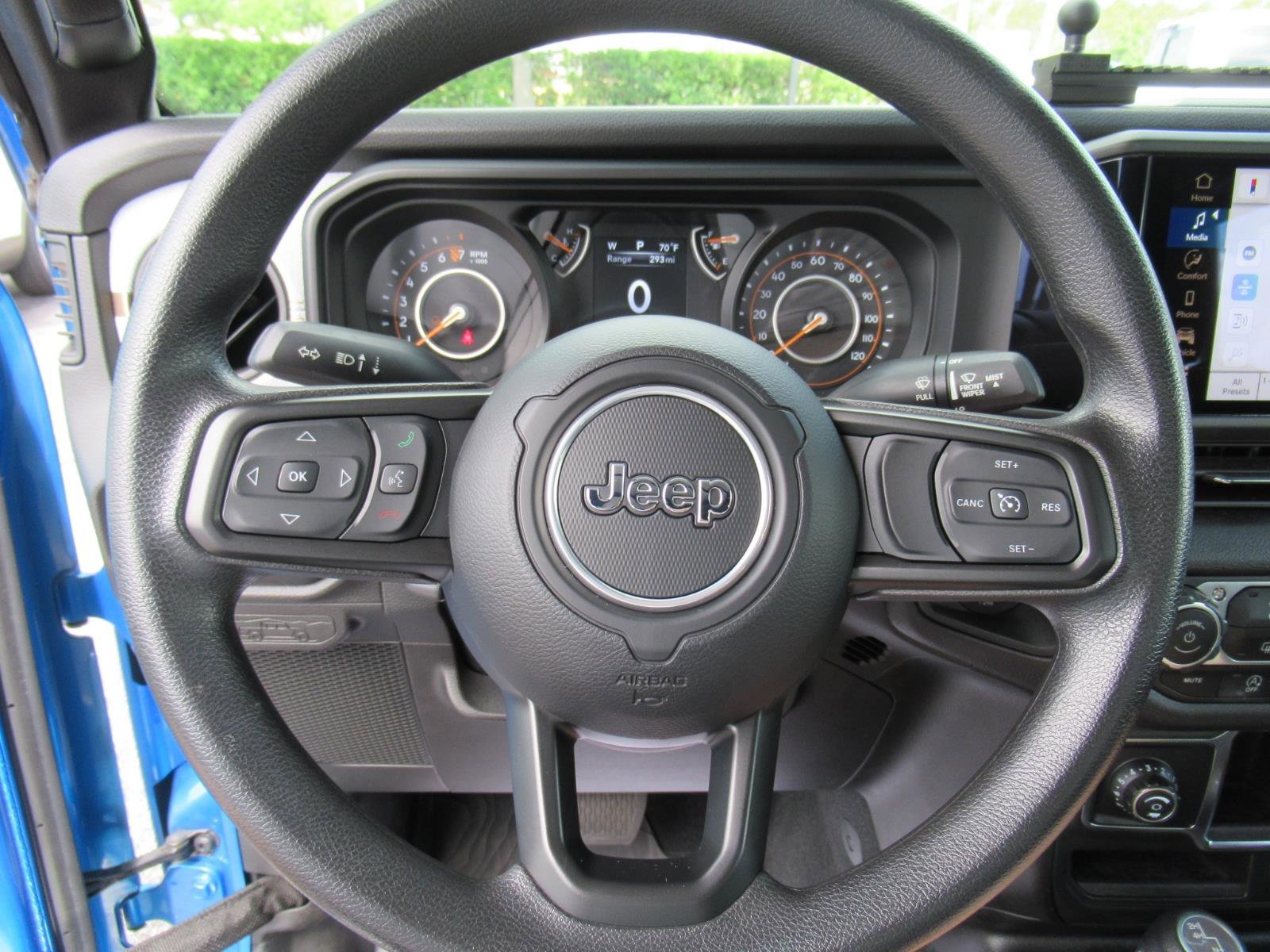 Used 2024 Jeep Gladiator Sport AWD/4WD image 21