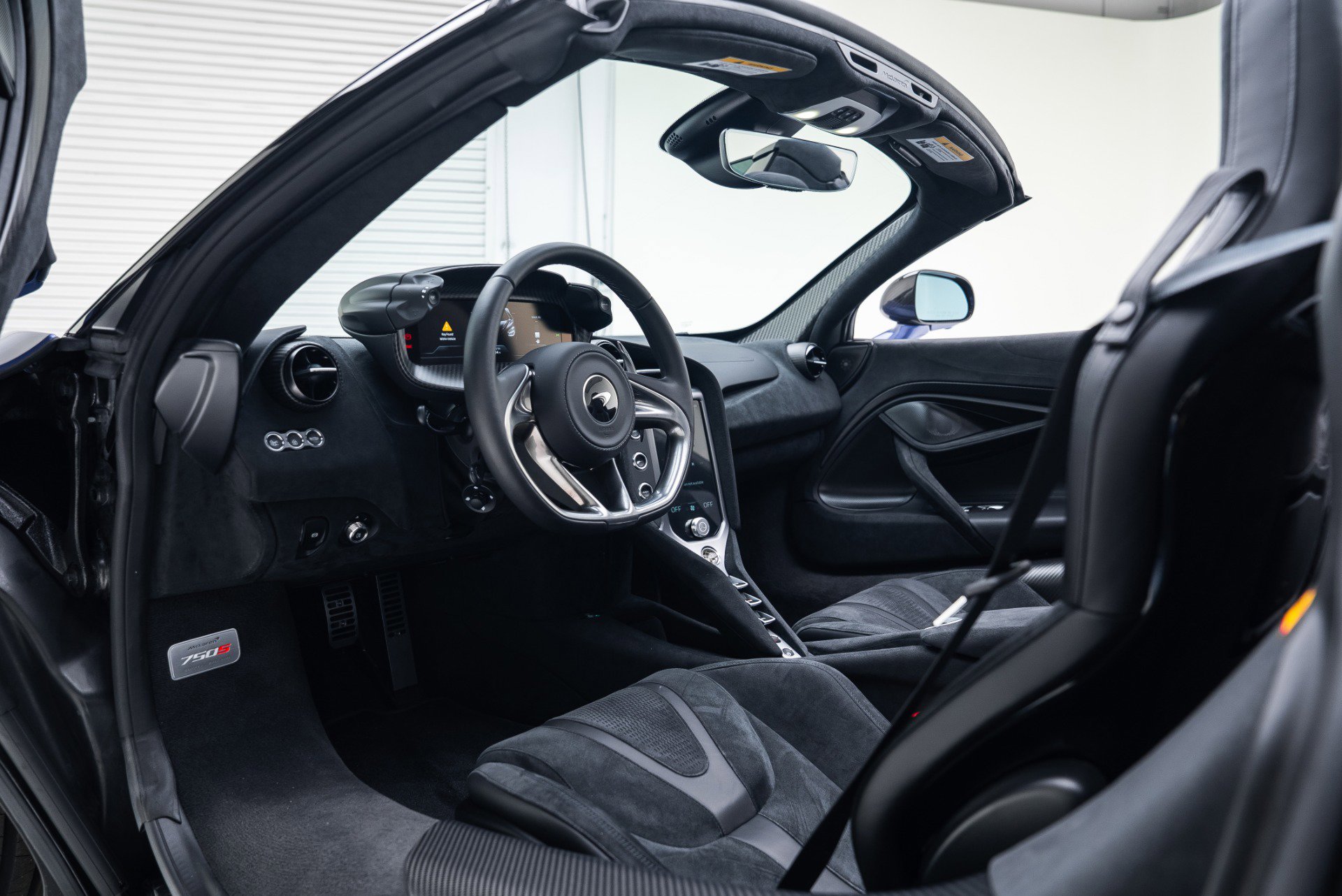 Used 2024 McLaren 750S Spider image 2