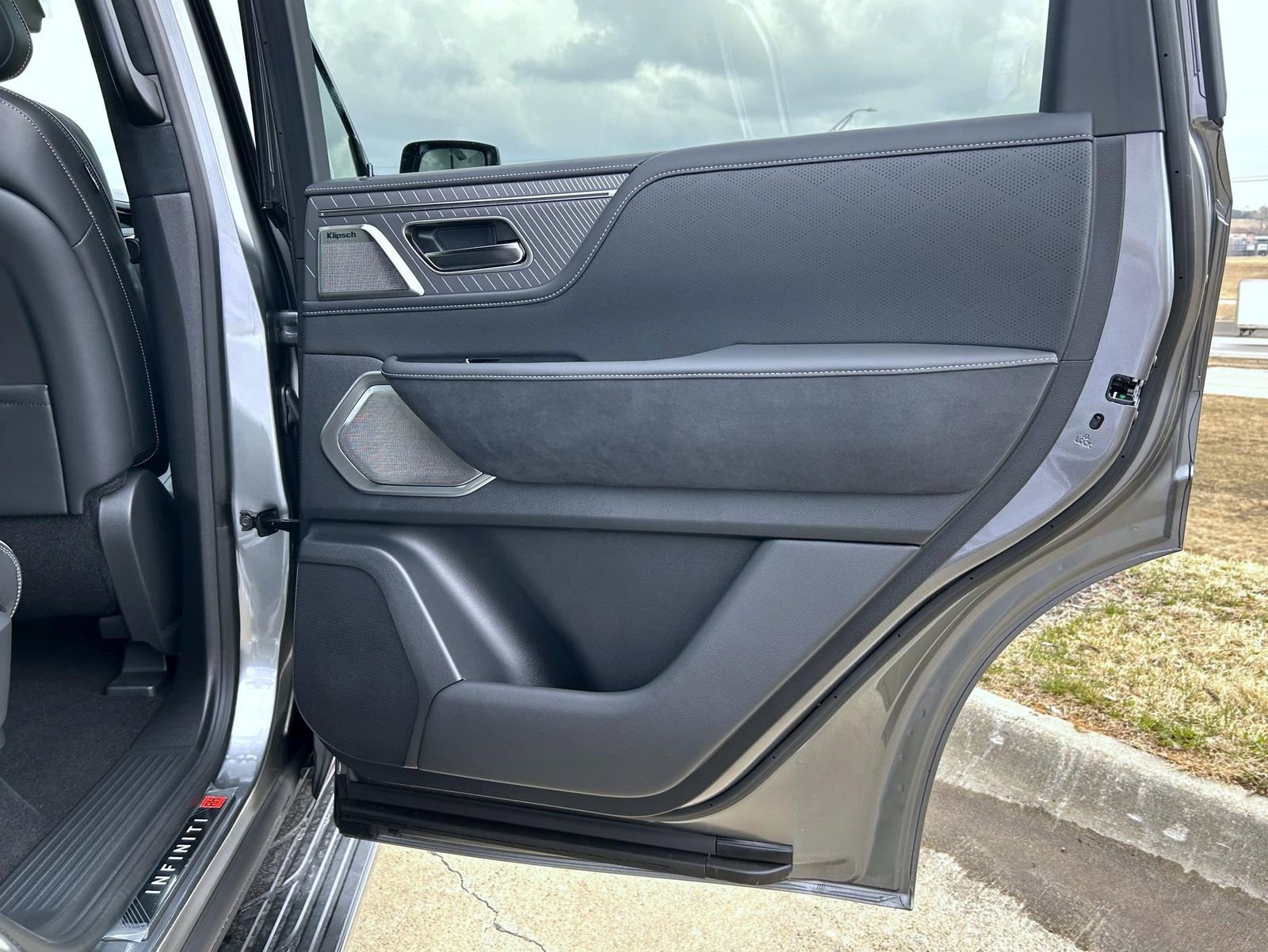 New 2026 INFINITI QX80 Autograph image 17