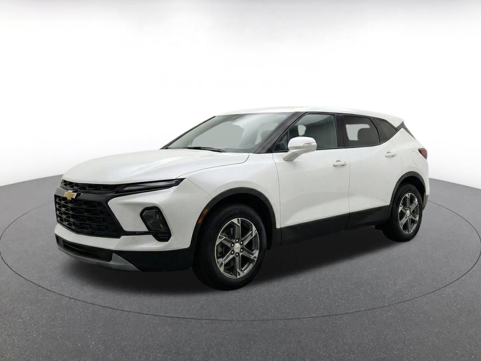Used 2026 Chevrolet Blazer LT FWD image 3