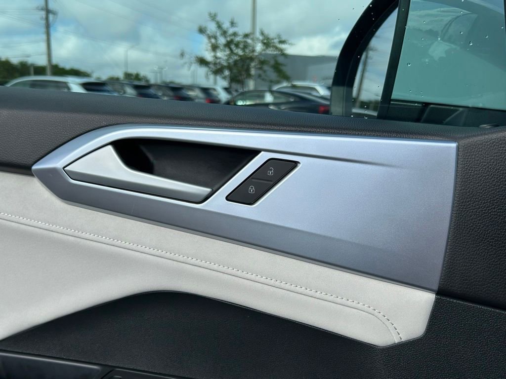 Used 2025 Volkswagen Taos SE image 58