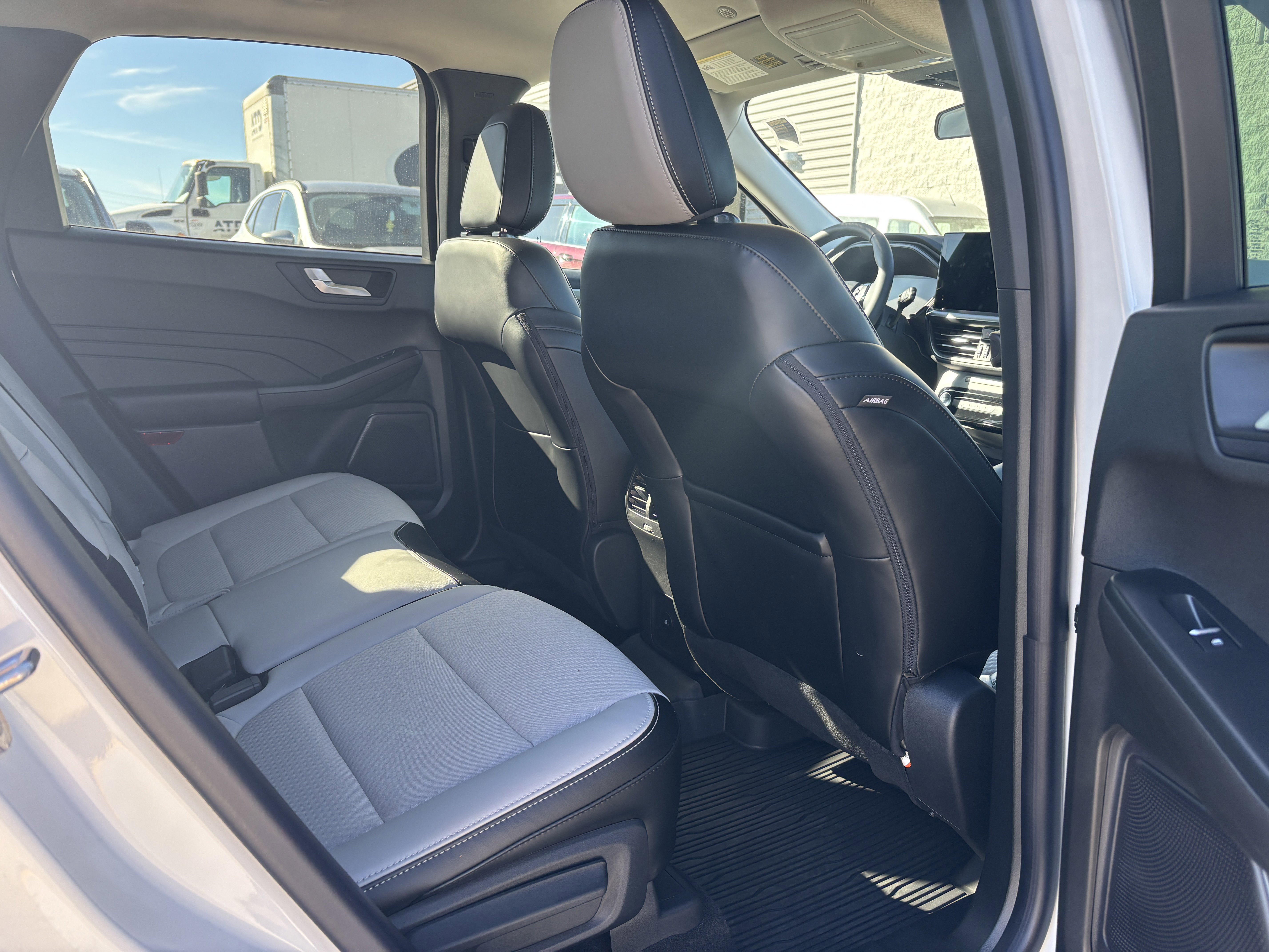 Used 2024 Ford Escape SE image 13