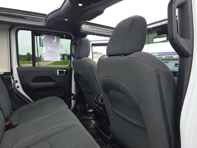 Used 2025 Jeep Wrangler Unlimited Sahara w/ Safety Group AWD/4WD image 34