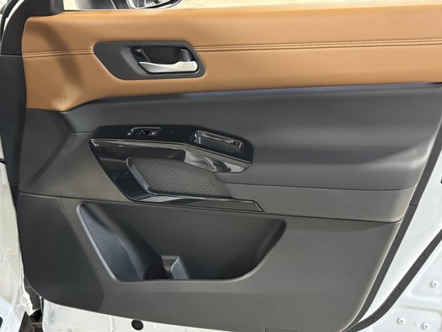 New 2026 Nissan Pathfinder Platinum image 8