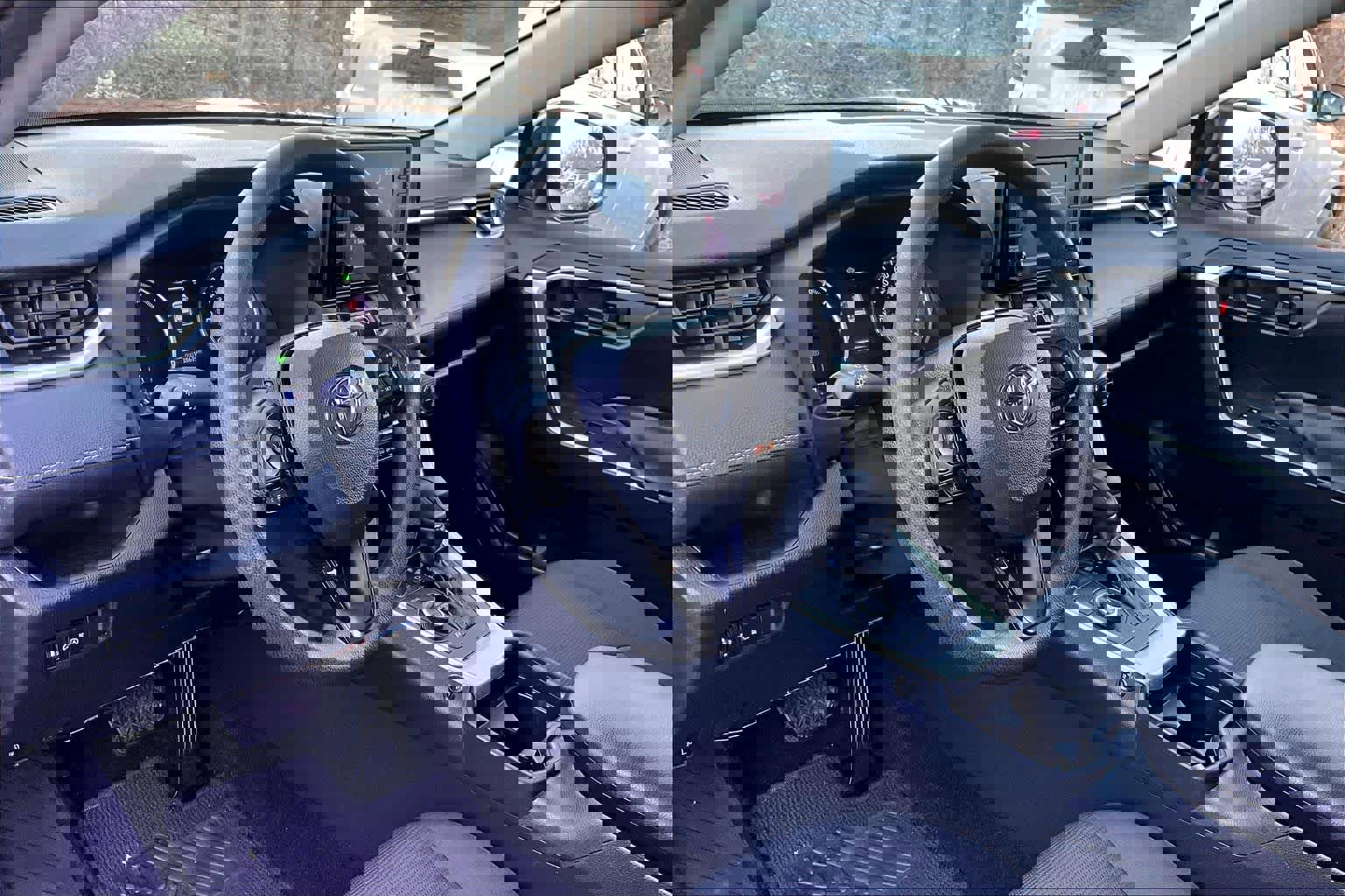 Used 2019 Toyota RAV4 LE w/ Carpet Mat Package image 16