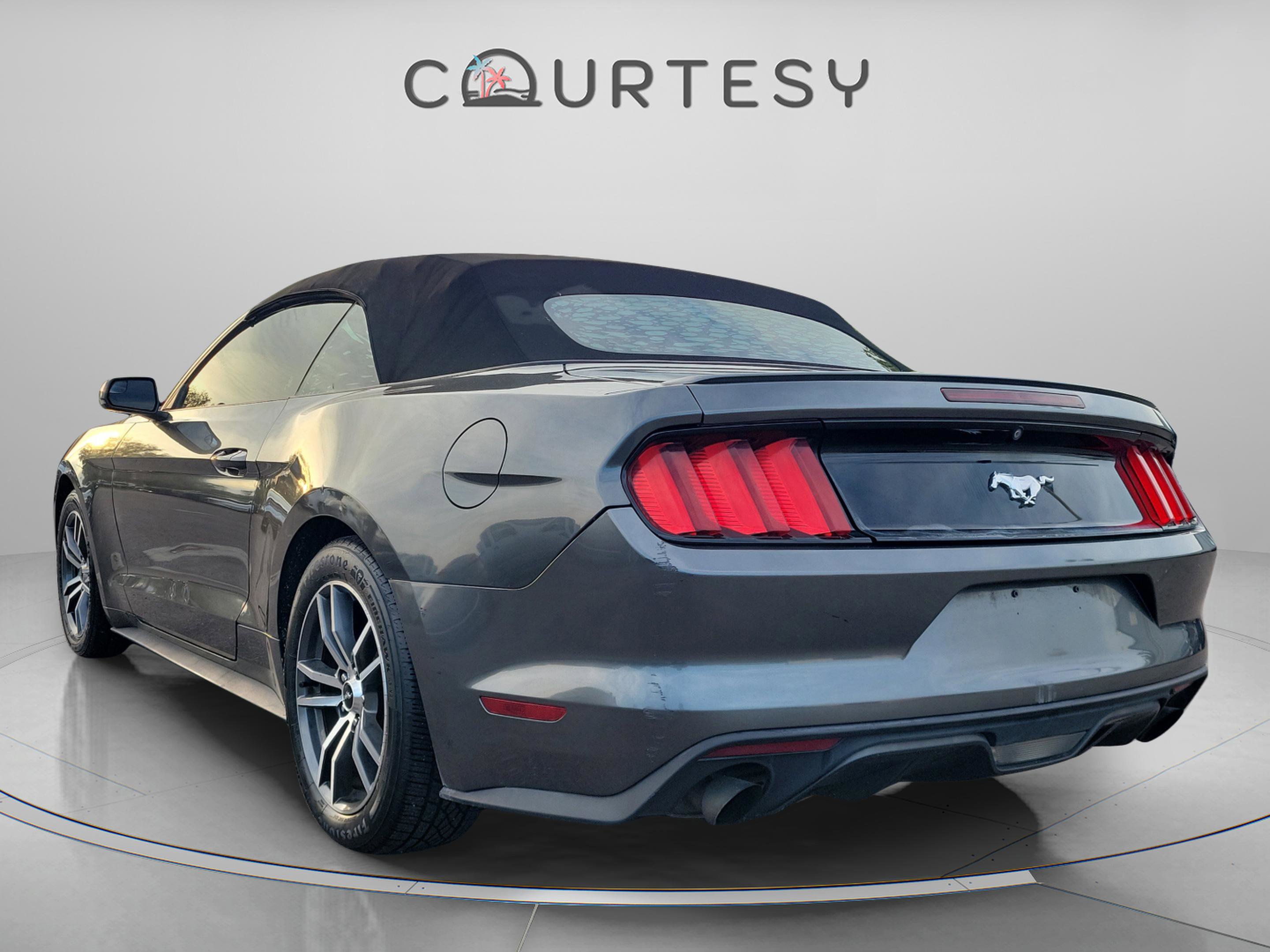 Used 2016 Ford Mustang Premium image 2