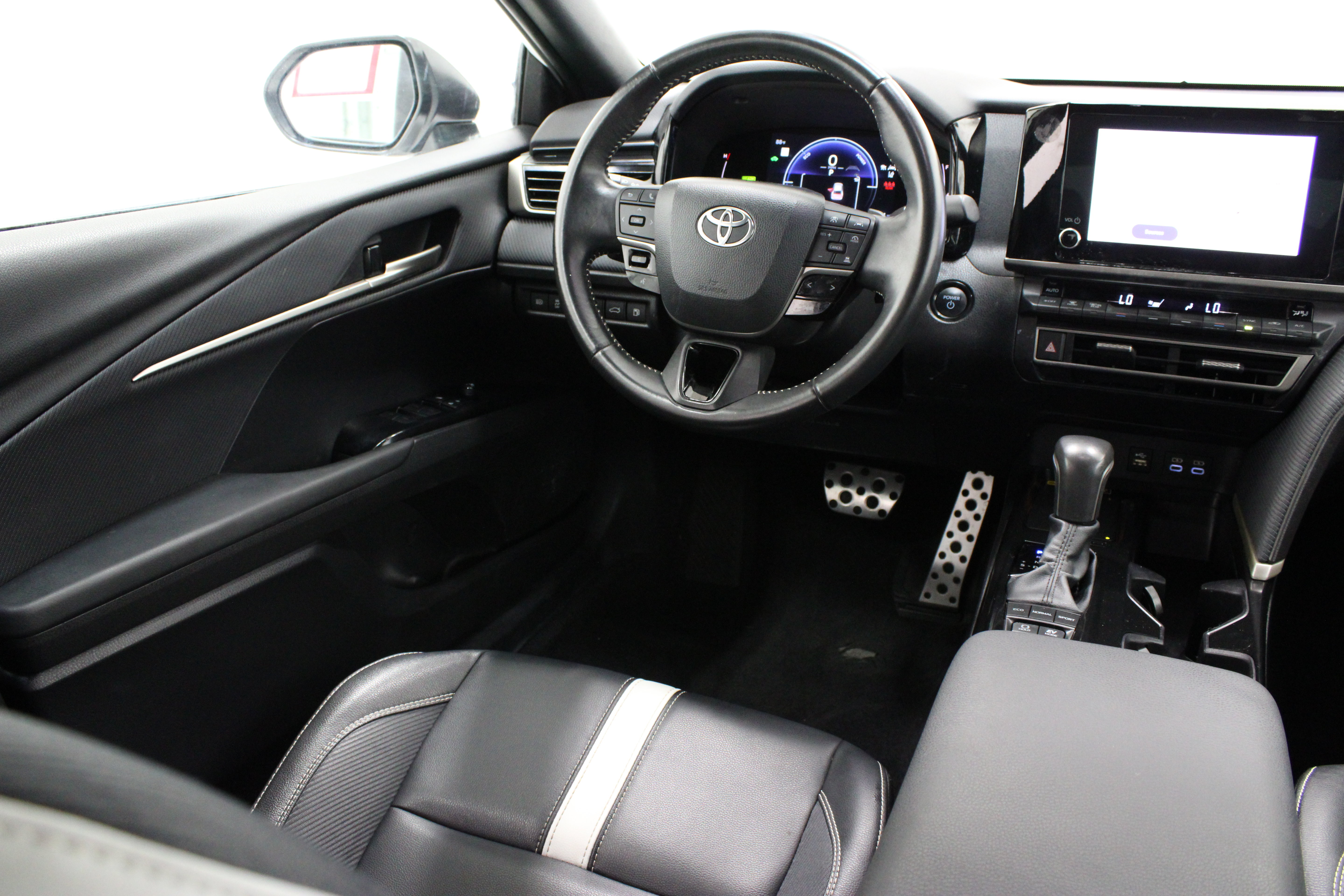 Certified 2025 Toyota Camry SE FWD image 29