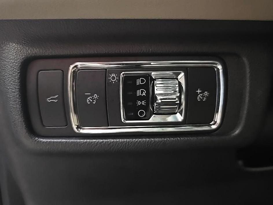 Used 2025 Lincoln Corsair AWD w/ Equipment Group 101A image 13