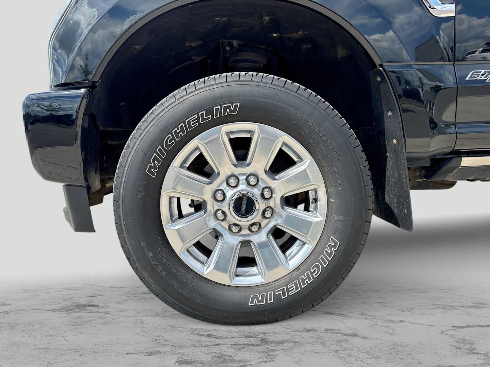 Used 2017 Ford F250 Platinum w/ Platinum Ultimate Package AWD/4WD image 13